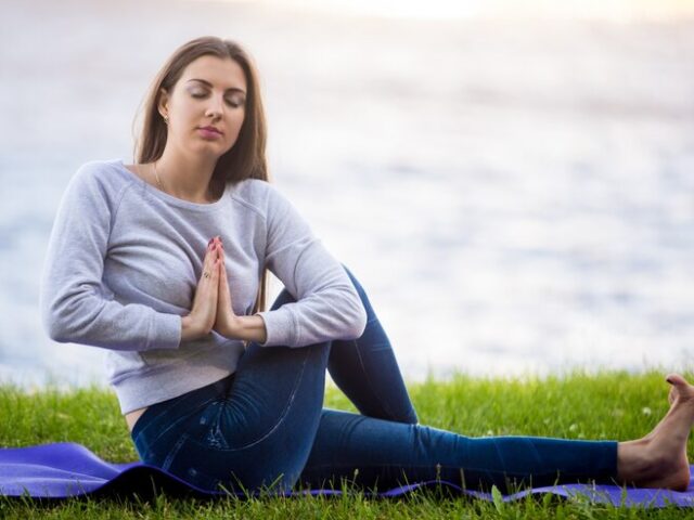 How does yog reduce depression?